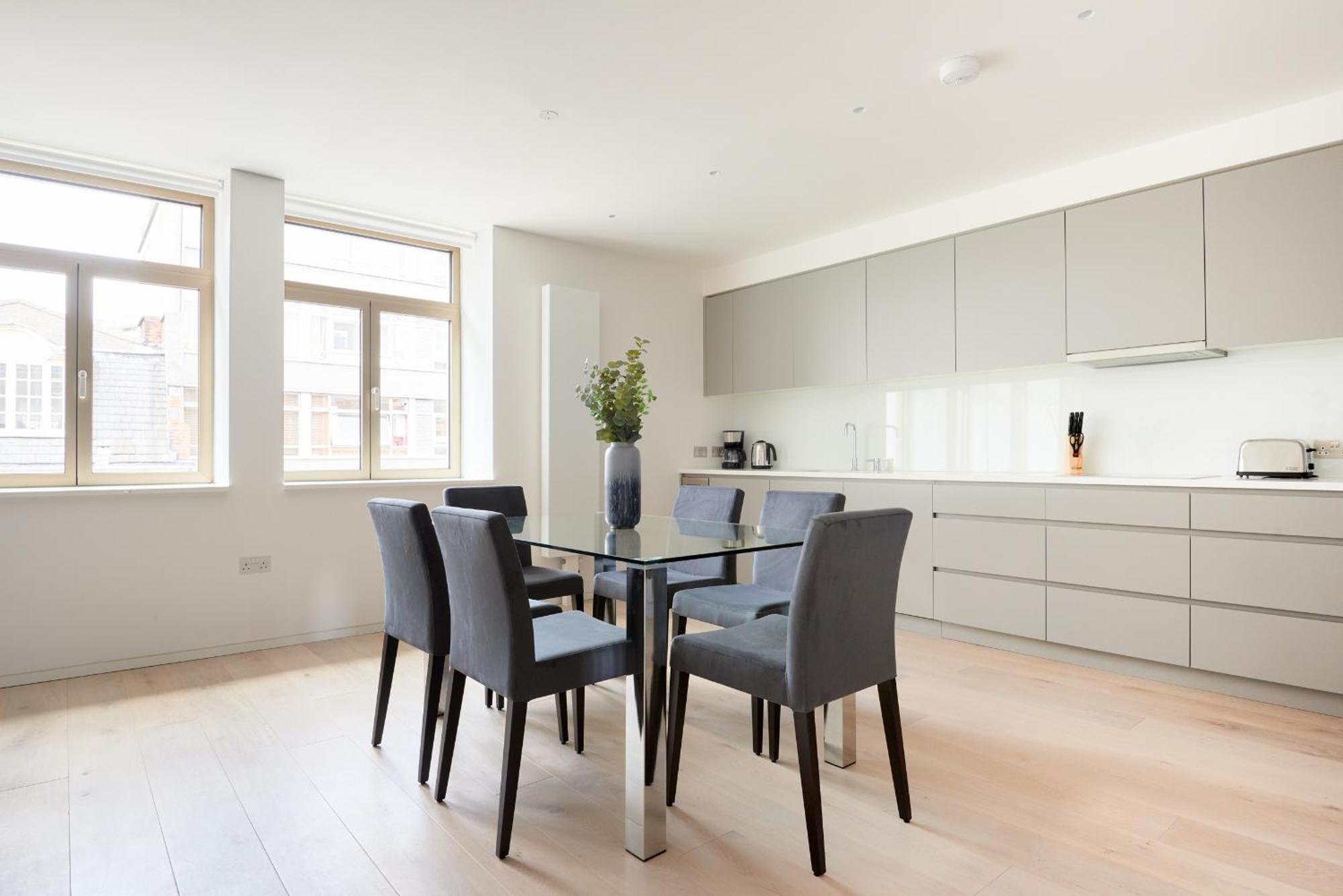Sonder Oxford Circus Aparthotel London Bilik gambar